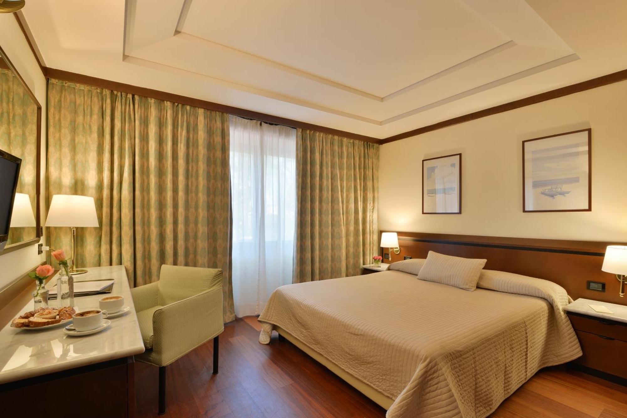 Double or Twin Room,1214385400:JPEG